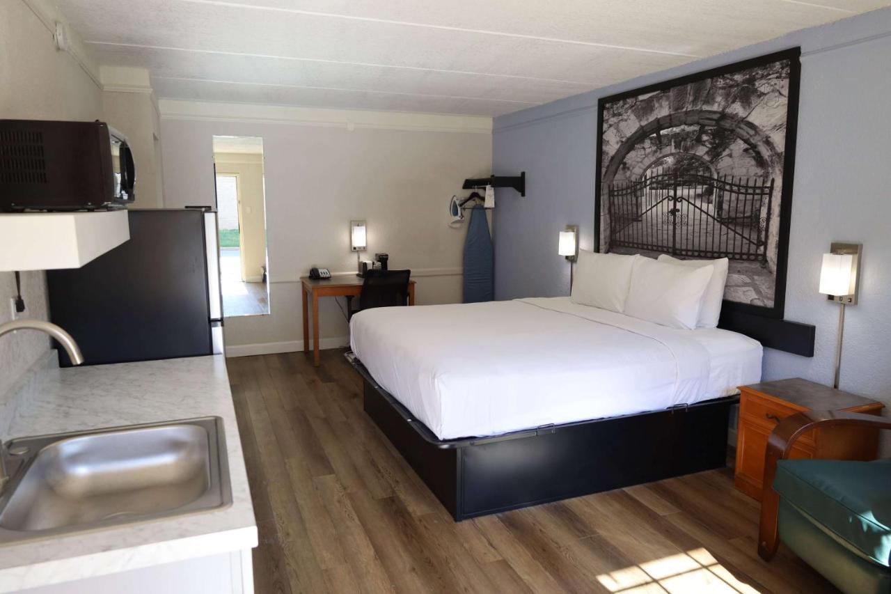 Hotel Super 8 By Wyndham Austin South I-35 Extérieur photo