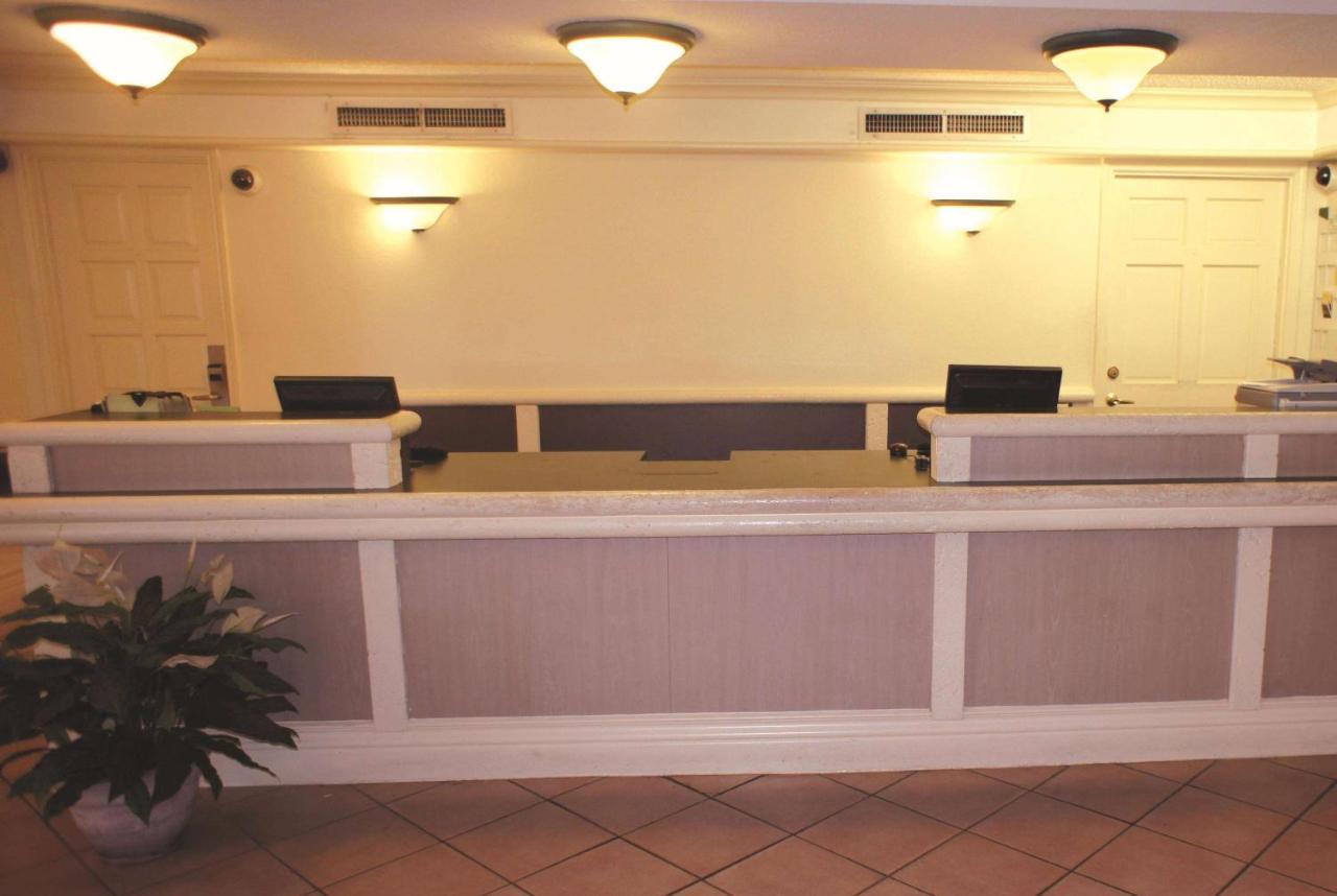 Hotel Super 8 By Wyndham Austin South I-35 Extérieur photo
